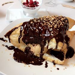 Larruzz - Nougat ice cream puff with hot chocolate