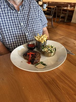 Clintons Bar & Grille by null