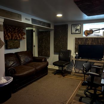 Elevate Studio - Listen Space - Elevate Studio - Recording & Rehearsal Studios Near Me - Chicago, Illinois