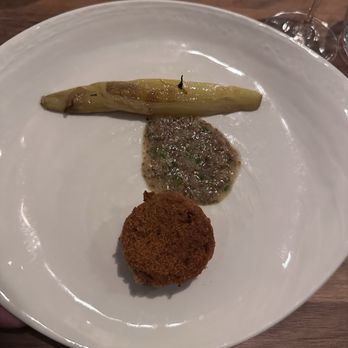 Avelo - Fourth course - Incredible texture of the caulifower + mushroom & Berbere seasoning on top - Vegan Near Me - Toronto, Ontario Avelo - Fourth course - Incredible texture of the caulifower + mushroom & Berbere seasoning on top - Vegan Near Me - Toronto, Ontario