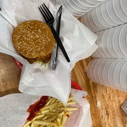 Burger House - Chili Cheeseburger and fries
