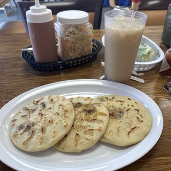 Alas Kitchen - Salvadoran Near Me - Winnetka, California Alas Kitchen - Salvadoran Near Me - Winnetka, California