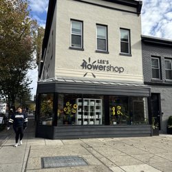 Lee's Flower And Card Shop