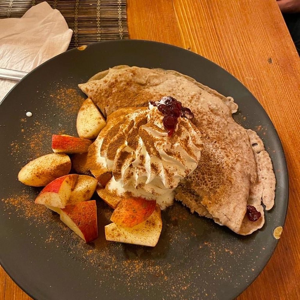 Laibon - Buckwheat pancakes with cranberry, apple, cinnamon and cream. - Vegetarian Near Me - Cesky Krumlov, JC