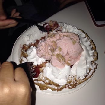 Six Flags Discovery Kingdom - Funnel cake with strawberry ice cream - Amusement Parks Near Me - Vallejo, California