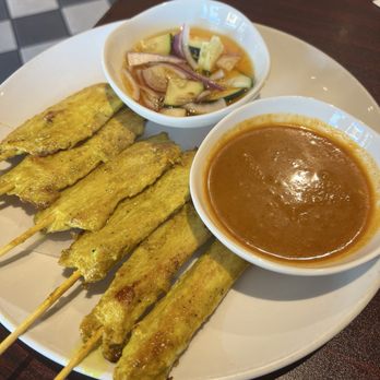 Pad Thai Classic - Thai Near Me - Long Beach, California