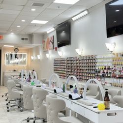  Venus Nail & Spa - Manicure area