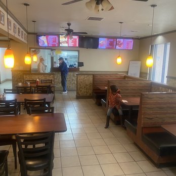Hero Restaurant - Tables & booths - American Near Me - Yucca Valley, California Hero Restaurant - Tables & booths - American Near Me - Yucca Valley, California