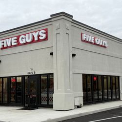 Five Guys - Exterior image of the Five Guys restaurant at 6920 Central Avenue in Toledo, Ohio.