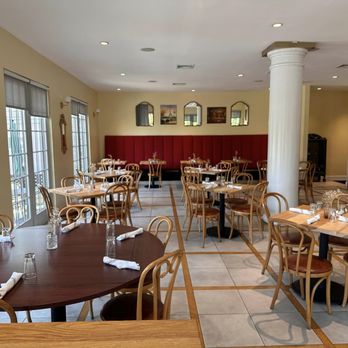 Café Le Jardin - great space - French Near Me - Audubon, New Jersey
