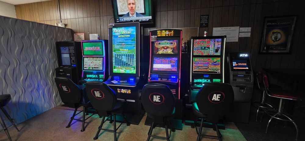 Mel's Bar & Lounge Logo