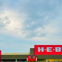 H-E-B - Outside