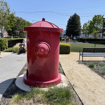 Village Green Dog Park - Dog Parks Near Me - Mountain View, California