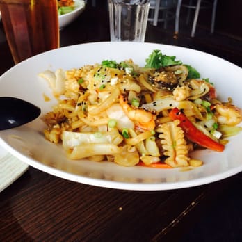 Naru Sushi - Yaki noodle - Japanese Near Me - Winnipeg, Manitoba