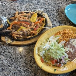 Don Pocho - Chicken and steak fajitas