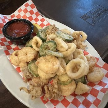 Matteo's Pizza & Bistro - Crispy Buttermilk Fried Calamari with Shrimp and Jalapeños - Pizza Near Me - Carmichael, California