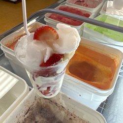 La Magia De Mexico - Fresas con Crema with extra scoop of coconut