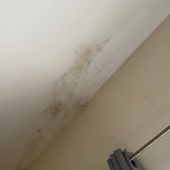 Inn On The Drive - Water damage on ceiling - Bed & Breakfast Near Me - Wilton Manors, Florida Inn On The Drive - Water damage on ceiling - Bed & Breakfast Near Me - Wilton Manors, Florida