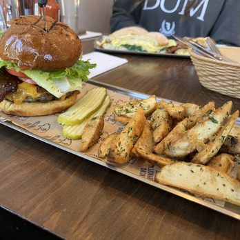 Sweet Maple - Piggy Burger Weekday Lunch - American Near Me - San Francisco, California
