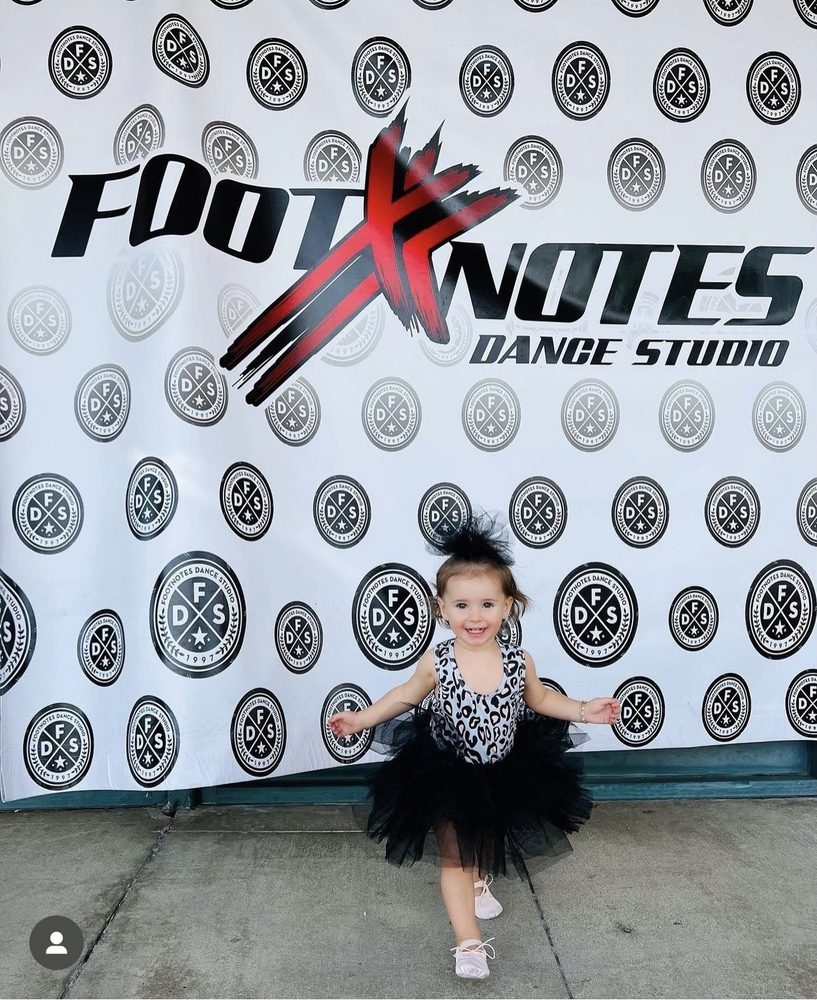 Footnotes Dance Studio Logo