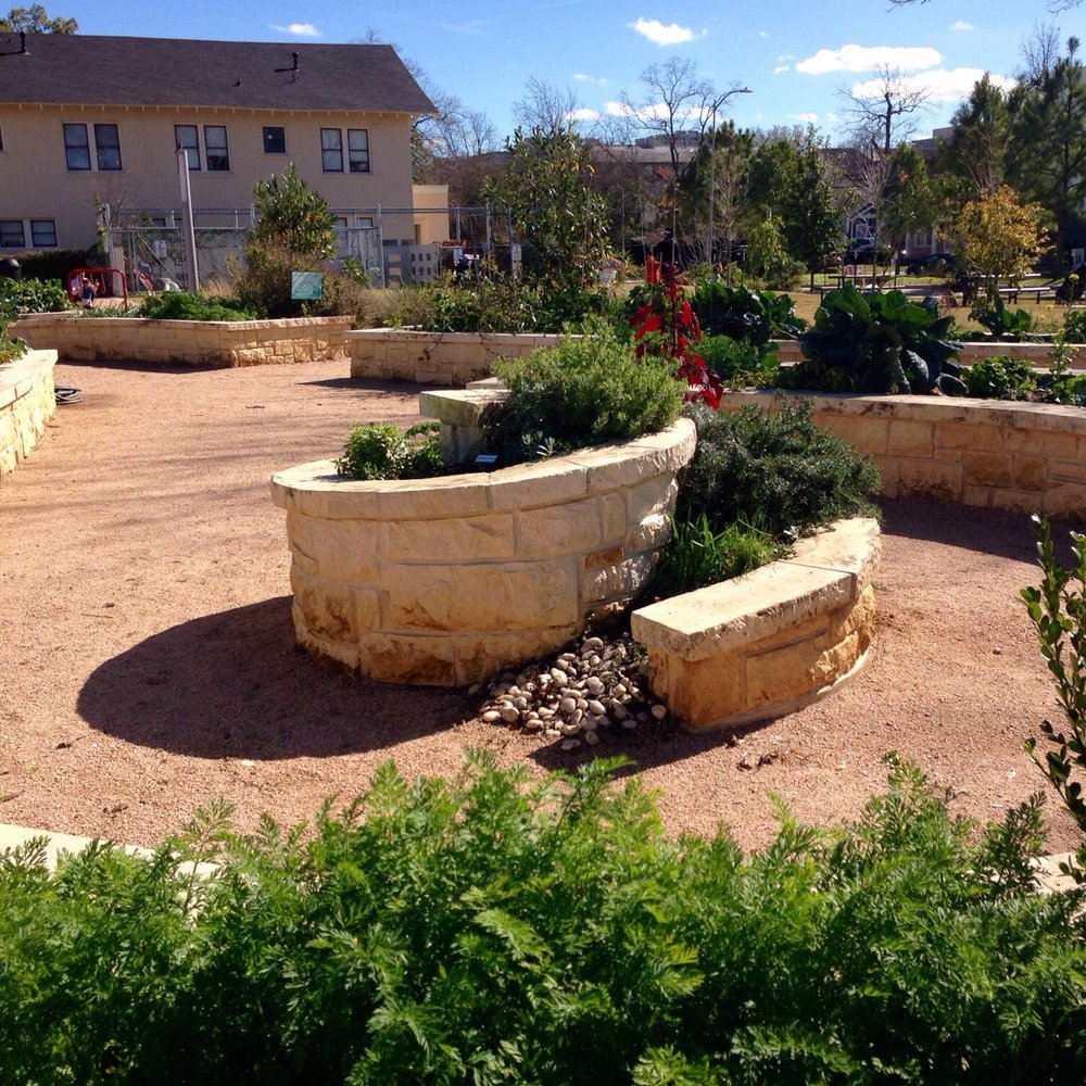 Mandell Park - A beautiful spiral garden donated by River Oaks country Club. - Parks Near Me - Houston, Texas