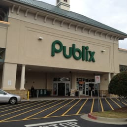 the front of a publix store