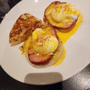 Wood + Paddle Eatery - Eggs Benedict, served up with a touch of resentment. Don't cone here between breakfast and lunch. - American Near Me - Minneapolis, Minnesota Wood + Paddle Eatery - Eggs Benedict, served up with a touch of resentment. Don't cone here between breakfast and lunch. - American Near Me - Minneapolis, Minnesota