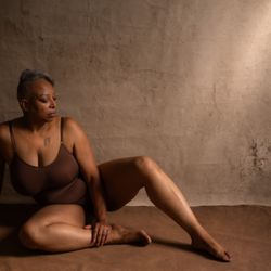 Ink & Ether Photography - Classic posing for a classic beauty.