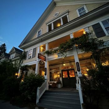 McCloud Hotel - Front entrance of hotel. - Hotels Near Me - McCloud, California