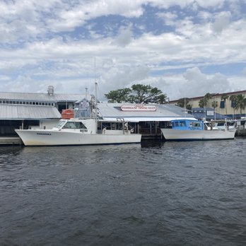 Kelly's Fish House Dining Room - boats docked at the dock - Seafood Near Me - Naples, Florida Kelly's Fish House Dining Room - boats docked at the dock - Seafood Near Me - Naples, Florida