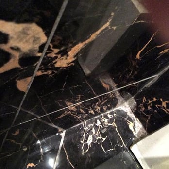 Gran Meliá Fénix - Dirty bathroom corner. - Hotels Near Me - Madrid, M