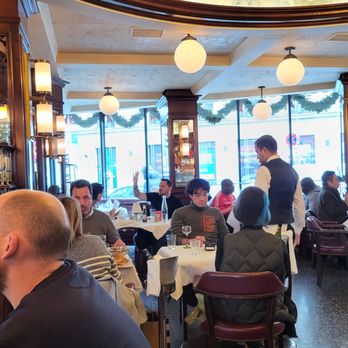 L'Alsace - Dining area is more spacious and bright than most. - Brasseries Near Me - Paris, 75