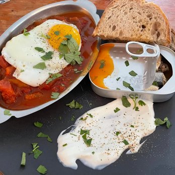 Maelstrøm Saint-Roch - shakshuka avec sardines - Cocktail Bars Near Me - Quebec City, Quebec Maelstrøm Saint-Roch - shakshuka avec sardines - Cocktail Bars Near Me - Quebec City, Quebec