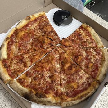 Nick's Pizza South Beach - Family Size NY Cheese Pizza - Pizza Near Me - Miami Beach, Florida