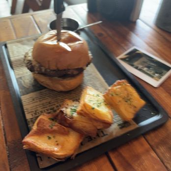Farmhouse Cafe - Burger - Breakfast & Brunch Near Me - Honolulu, Hawaii Farmhouse Cafe - Burger - Breakfast & Brunch Near Me - Honolulu, Hawaii