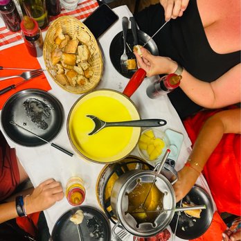 Refuge des Fondues - Fondue Near Me - Paris, 75