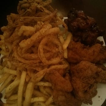 Mix Burguer - Entradas do rodízio. Fritas, chicken crisps, hot wings e onion rings. - Burgers Near Me - São Paulo, SP Mix Burguer - Entradas do rodízio. Fritas, chicken crisps, hot wings e onion rings. - Burgers Near Me - São Paulo, SP
