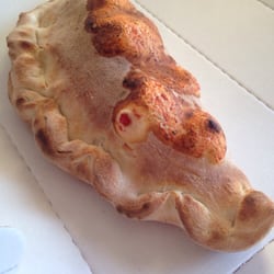 Pizzami - Calzone liscio: pomodoro, mozzarella e prosciutto cotto. - 5,50€