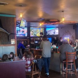 Hogfish Seafood and Smokehouse - The bar area