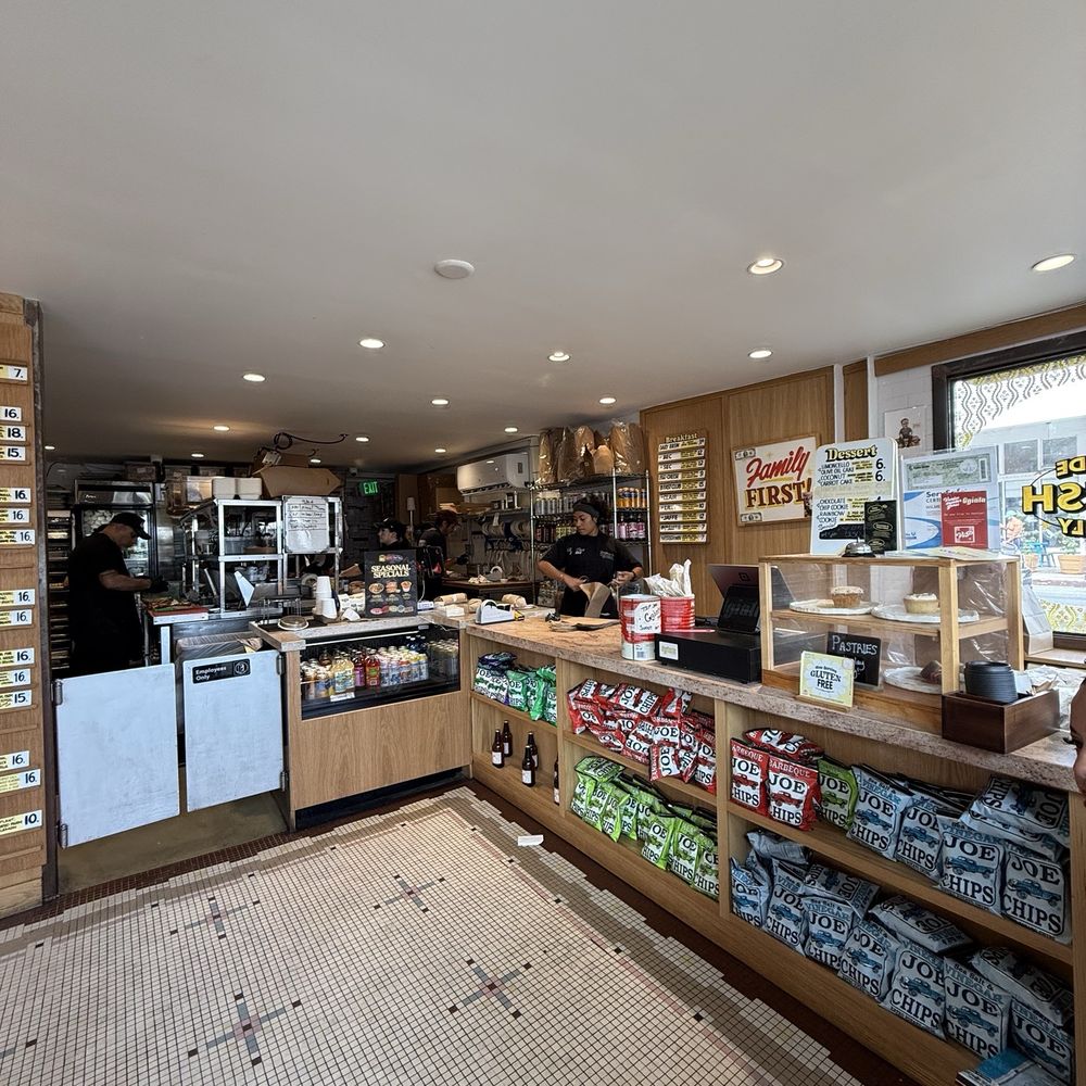 Ggiata - Venice - The inside is so small but very cute and cozy - Sandwiches Near Me - Los Angeles, California