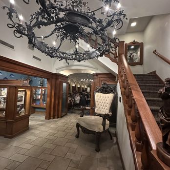 Mader's - Inside - German Near Me - Milwaukee, Wisconsin