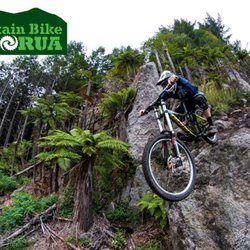 Mountain Bike Rotorua - Keegan Wright running Boulderdash (photo John Colthorpe)