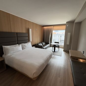 AC Hotel Phoenix Downtown - Bedroom - Hotels Near Me - Phoenix, Arizona