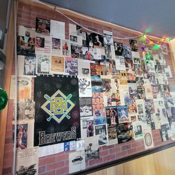 Don's TV & Repair  - Waiting area wall - Diners Near Me - Milwaukee, Wisconsin