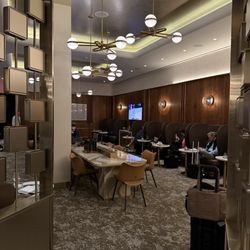 Delta One Lounge - Dining area