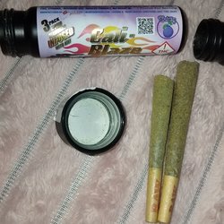 LOVA Canna - The one on left lova which seal was off hair under cap stuck to said seal and not covered in keef.....one on right FC