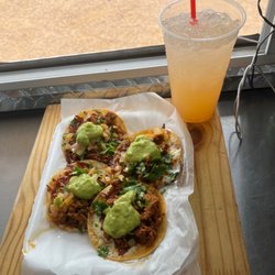 Rolandos Food Truck - Al pastor mini tacos