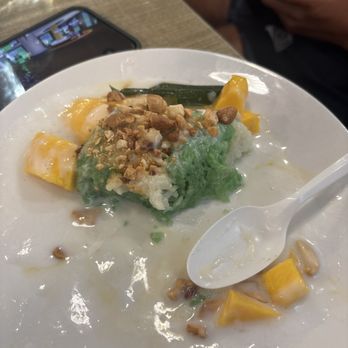 Saigon Bistrot - Mango sticky rice, its amazing - Vietnamese Near Me - Garden Grove, California