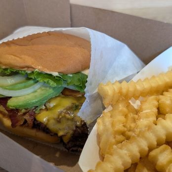 Shake Shack Reston - Ice Cream & Frozen Yogurt Near Me - Reston, Virginia