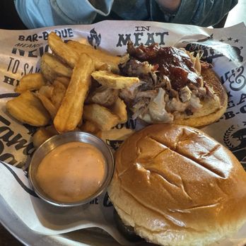 Famous Dave's Bar-B-Que - Pulled pork sandwich - Barbeque Near Me - West Des Moines, Iowa